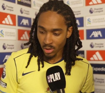 威廉体育-斯彭斯：战平利物浦是一分关键积分，我们必须保持斗志